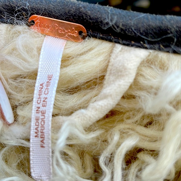 FREE PEOPLE TRENDY FAUX FUR VEST - L - NWT ! - Picture 9 of 13